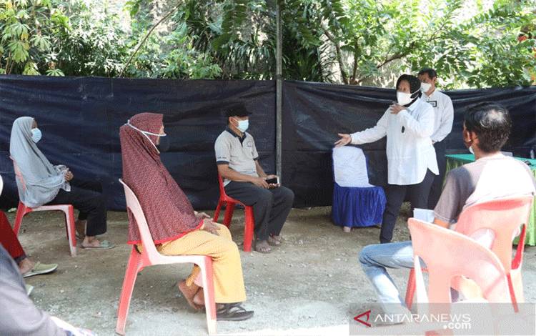 Mensos Risma Pastikan Tindak Tegas Penyalur Bansos yang Tak Transparan