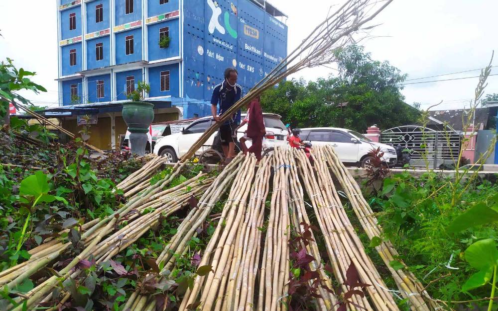 Pedagang Bambu Musiman di Sampit Sepi Pembeli