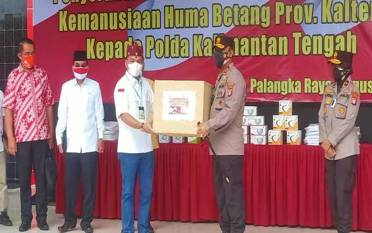 Polda Kalteng Terima Bantuan Alkes dan APD dari Solidaritas Huma Betang