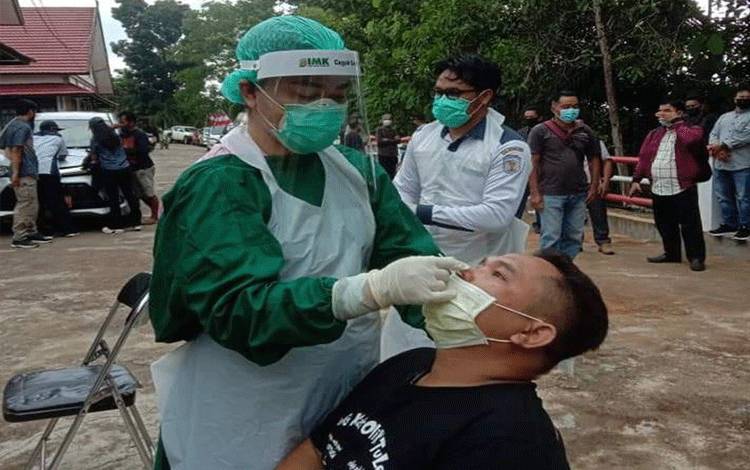Jelang Dilantik, Kades Terpilih Jalani Swab Antigen