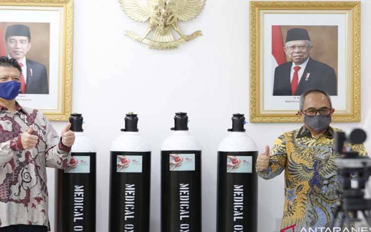 Indonesia Terima Bantuan 532 Tabung Oksigen Medis