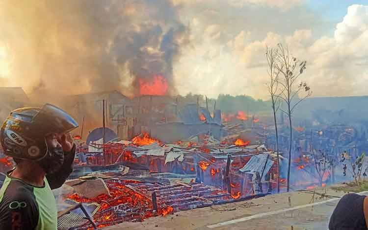 Puluhan Rumah Warga Tumbang Rungan Terbakar