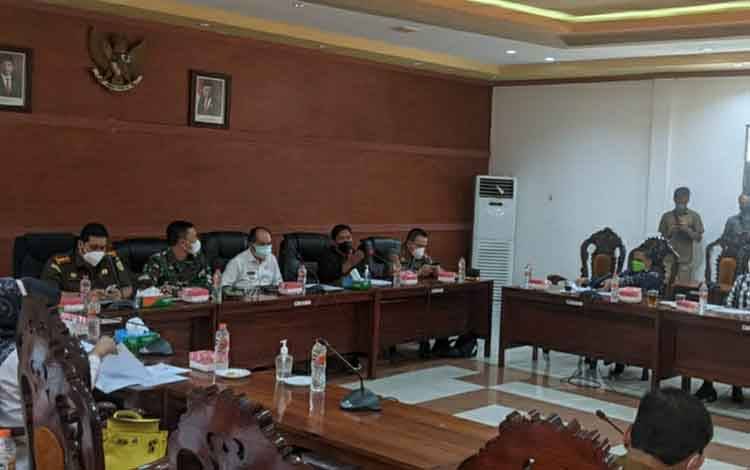 Pansus III DPRD Lakukan Audiensi Bahas Raperda Prokes
