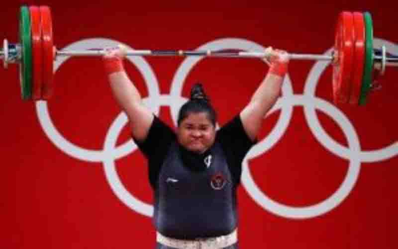 Lifter Indonesia Nurul Akmal saat bertanding di kelas +87kg putri Olimpiade Tokyo 2020 di Tokyo International Forum, Tokyo, Jepang, 2 Agustus 2021 (foto : ANTARA/REUTERS/EDGARD GARRIDO)