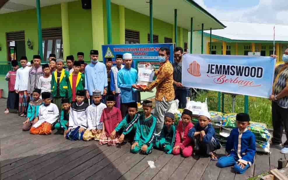 Bantuan Program Jemmswood Peduli untuk Tempat Ibadah, Yayasan Pembinaan Yatim Piatu, dan Lampu Penerangan Jalan