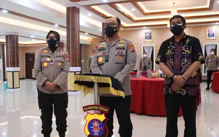 Cegah Kerumunan, Kapolda Kalteng Luncurkan WA BOT Pendaftaran Vaksinasi