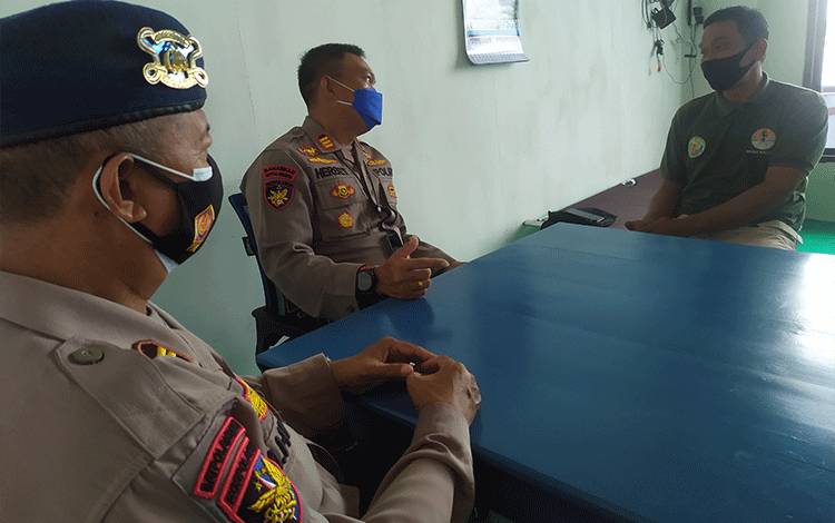 Satpolair Polres Kotim Berkoordinasi dengan BKSDA Terkait Kemunculan Buaya di Sungai Mentaya