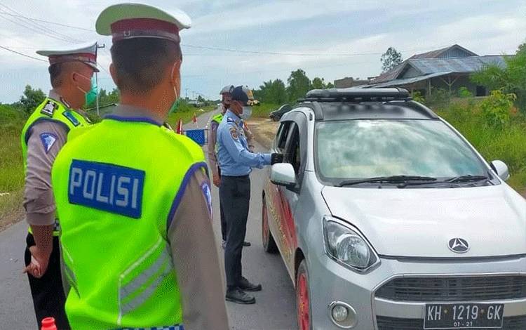 Satlantas Polres Sukamara Perketat Pemeriksaan Kendaraan Masuk Kota