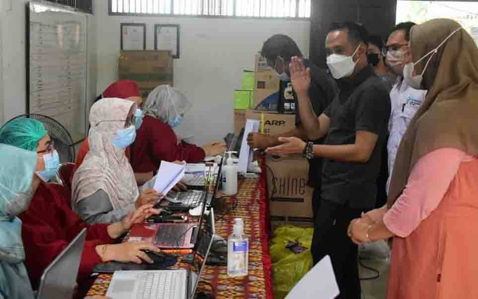 Antusias Warga Ingin Vaksinasi Tinggi, Wali Kota Palangka Raya Minta Bersabar