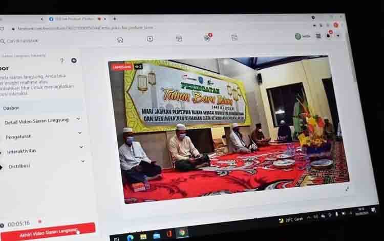 Bupati Lamandau dan sejumlah tokoh agama Islam saat memeringati Tahun Baru Islam 1443 Hijriyyah di Musholla Baitul Muizz, Kompleks Rujab Bupati Lamandau, 9 Agustus 2021.