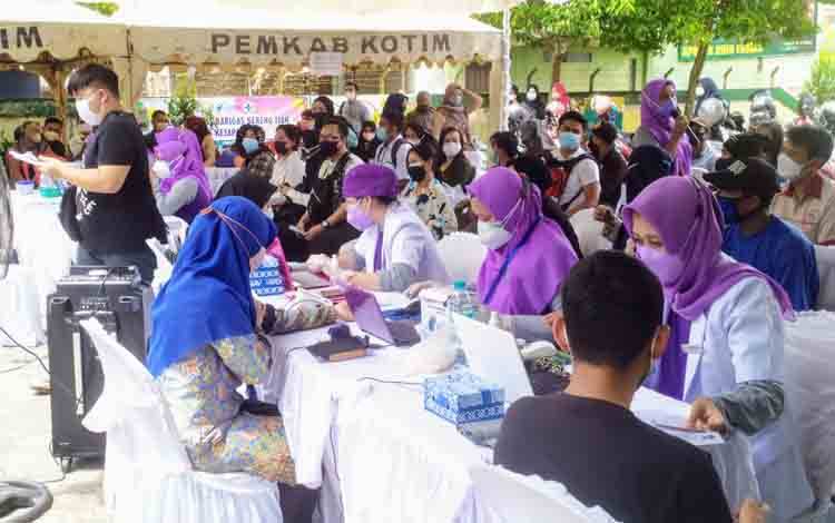 Suasana vaksinasi tahap 2 untuk warga di Puskesmas Ketapang 1, beberapa waktu lalu.
