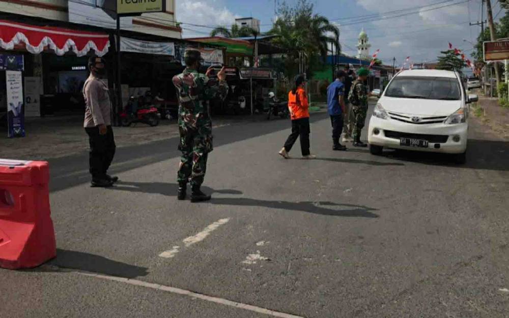 Belasan Titik Penyekatan Dalam Kota Kuala Kapuas Mulai Diberlakukan
