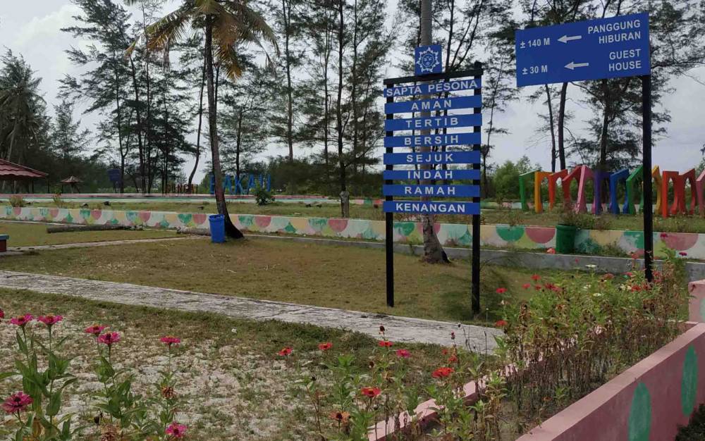 Objek wisata Pantai Sungai Bakau di Seruyan.