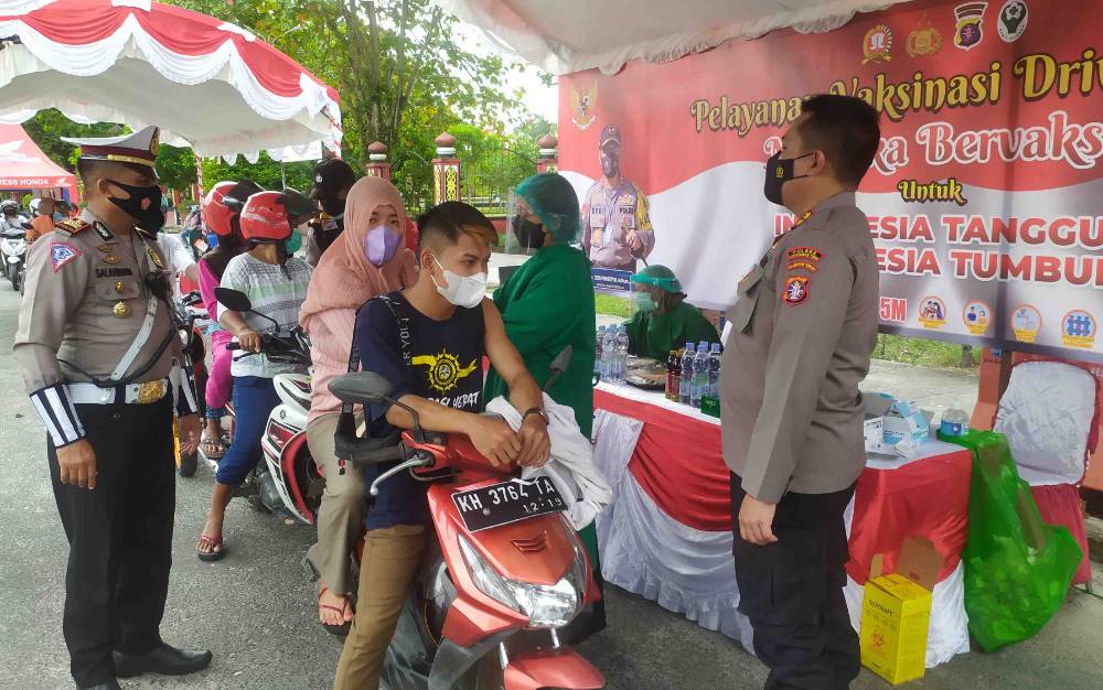 Polres Kotim Gelar Vaksinasi Tanpa Turun dari Kendaraan