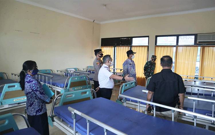 Wakil Bupati Barito Utara Cek Kesiapan Tempat Isolasi Mandiri Terpusat
