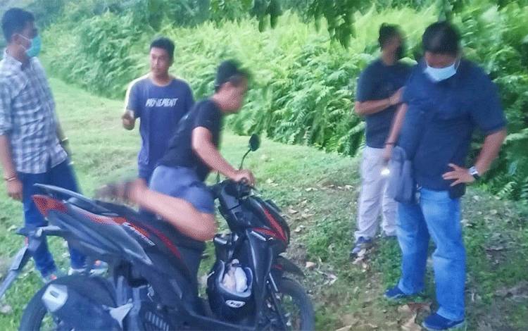 Warga Adonis Samad Temukan Sepeda Motor Tak Bertuan di Pinggir Jalan