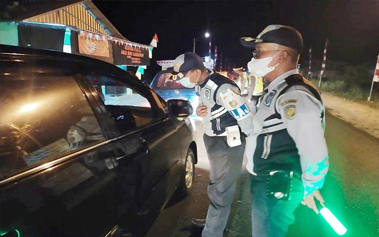PPKM Level 4, Ratusan Kendaraan Gagal Masuk Palangka Raya
