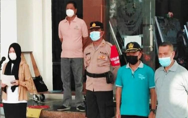Sekda Seruyan Cek Persiapan Upacara?HUT Ke-76 Republik Indonesia