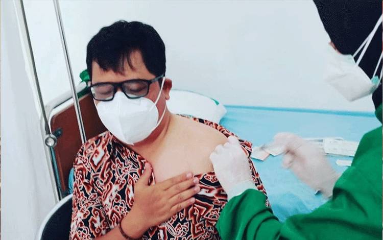 Tenaga Medis RSUD Kuala Pembuang Jalani Vaksin Dosis Ketiga