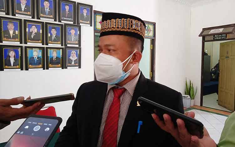 Ketua DPRD Barito Timur Ajak Masyarakat Saling Bantu Atasi Pandemi