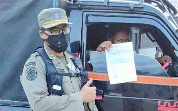 Pedagang dari luar Barito Timur yang sudah melengkapi diri dengan bukti negatif covid-19.