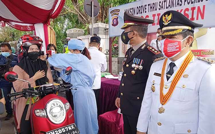 Rayakan HUT ke-76 Kemerdekaan RI, Polres Barito Timur Gelar Vaksinasi Drive Thru