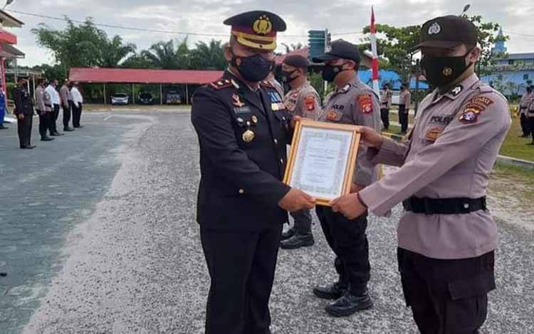 7 Personel Polres Katingan Dapat Penghargaan