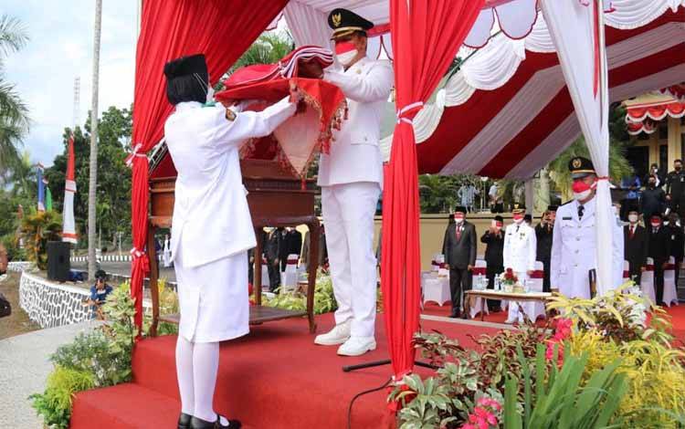 Sempat Diguyur Hujan, Upacara Peringatan HUT RI ke 76 Pemkab Lamandau Berlangsung Khidmat