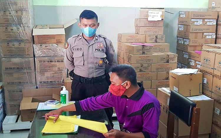 Polisi Jaga Ketat Penyimpanan Vaksin di Gudang Dinkes Palangka Raya