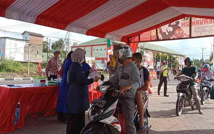 Nakes di Seruyan Terima Vaksin Covid-19 Dosis III Bertahap