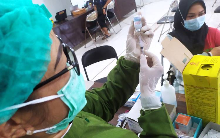Puskesmas Baamang 1 Suntikan Vaksin Moderna Tahap Pertama