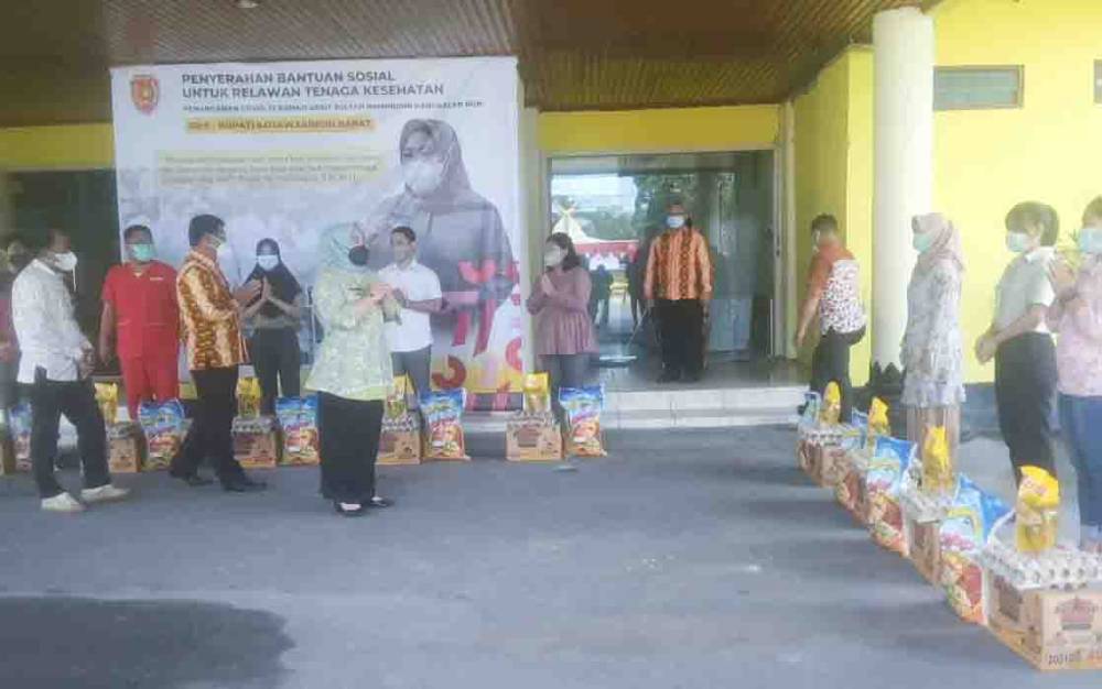 Bupati Kobar: Pemberian Tali Asih untuk Relawan Bentuk Kepedulian Bersama