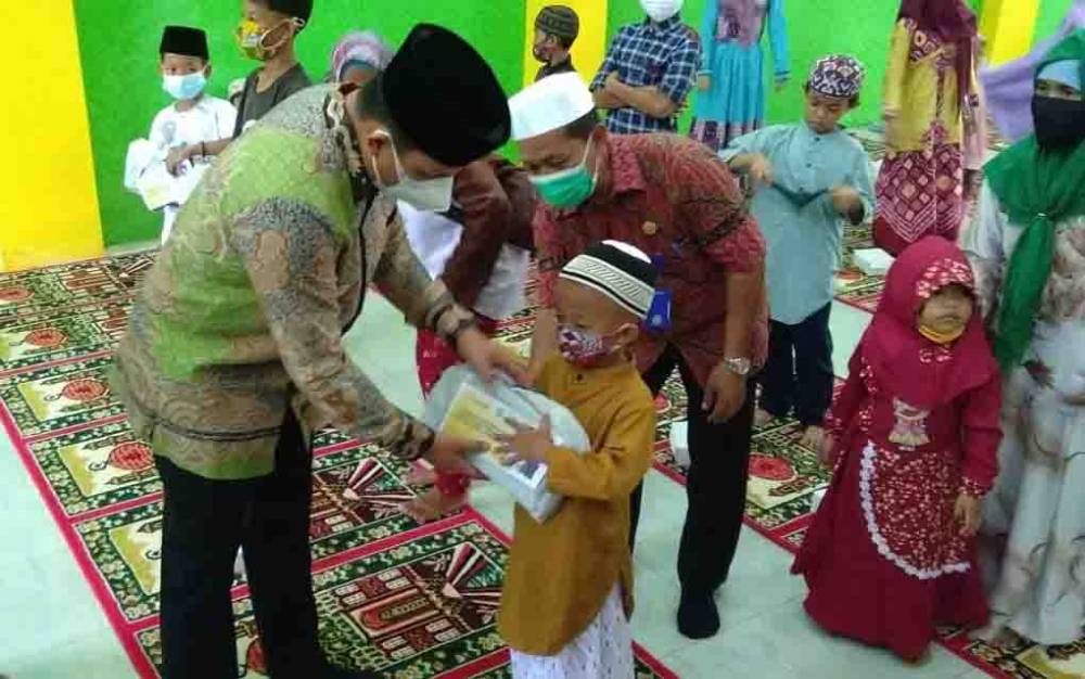 Pemkab Lamandau Gelar Khitanan Massal Gratis dan Santuni Anak Yatim