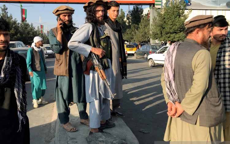 Taliban Ketuk Pintu untuk Meminta Warga Afghanistan kembali Bekerja