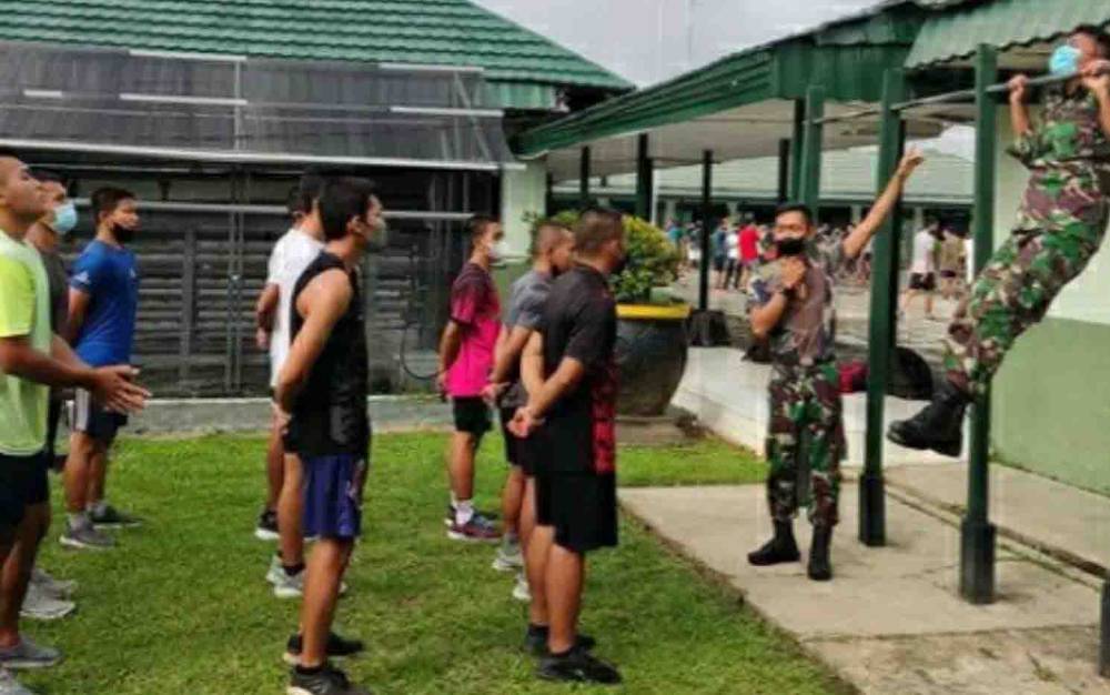 Casis Secaba TNI AD Jalani Pembinaan Fisik di Kodim Kuala Kapuas