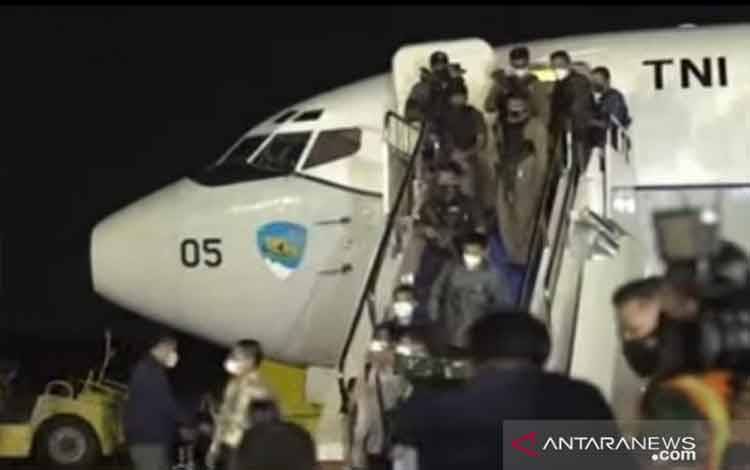 Pesawat TNI AU Bawa WNI dari Afganistan Tiba di Jakarta