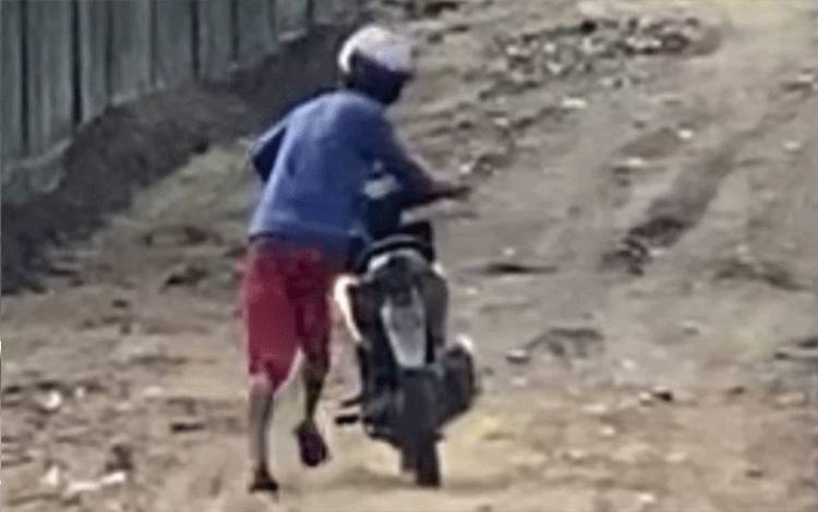 Tepergok Korbannya Saat Beronani, Motor Lelaki tak Dikenal Mogok Saat Berupaya Kabur