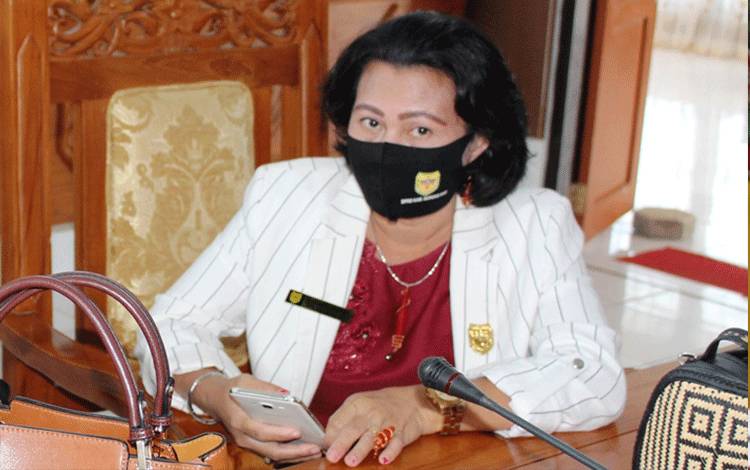 Srikandi DPRD Gunung Mas Ajak Masyarakat Perangi Narkoba