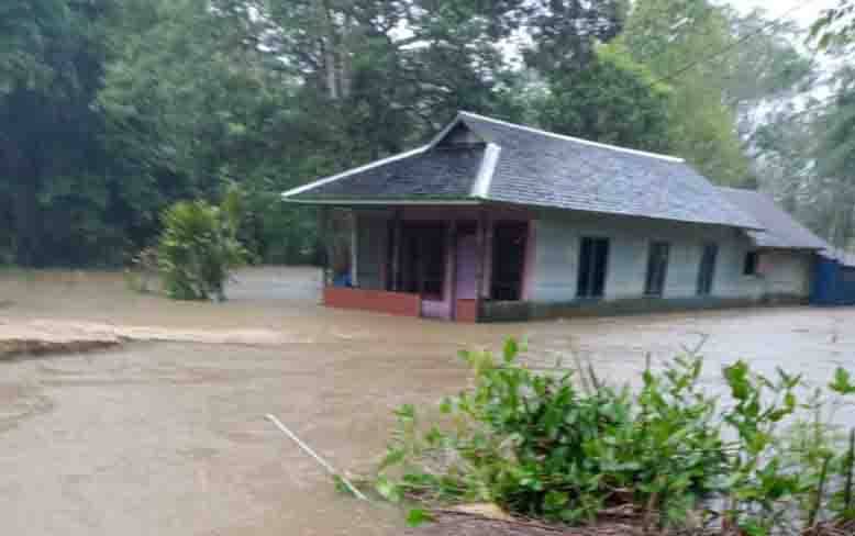 Kanal Baru Dibangun di Desa Kuluk Bali Katingan Jebol, Rumah Warga Terendam Banjir