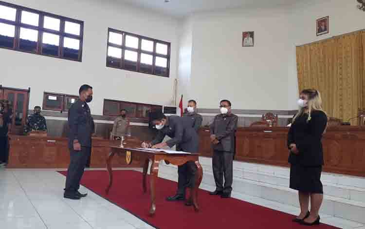 Bupati Gunung Mas Tanggapi Disepakatinya Raperda Perubahan APBD 2021