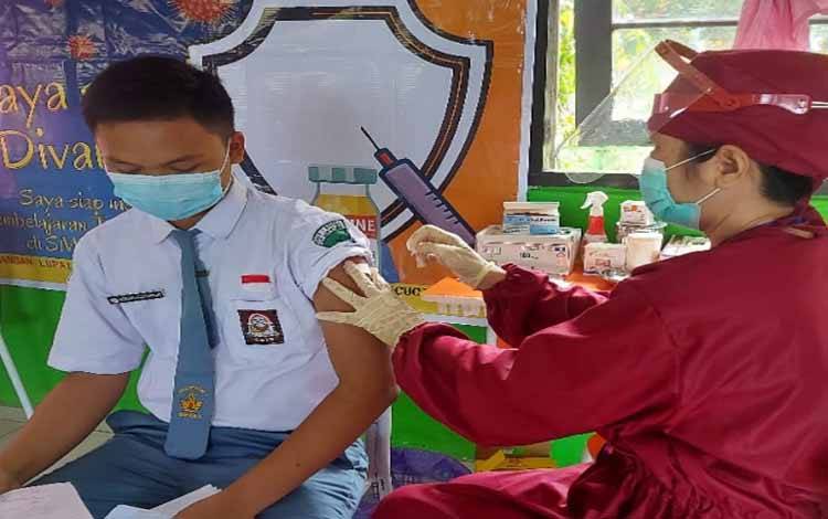 Siswa SMAN 1 Sepang Ikuti Vaksinasi Dosis 1
