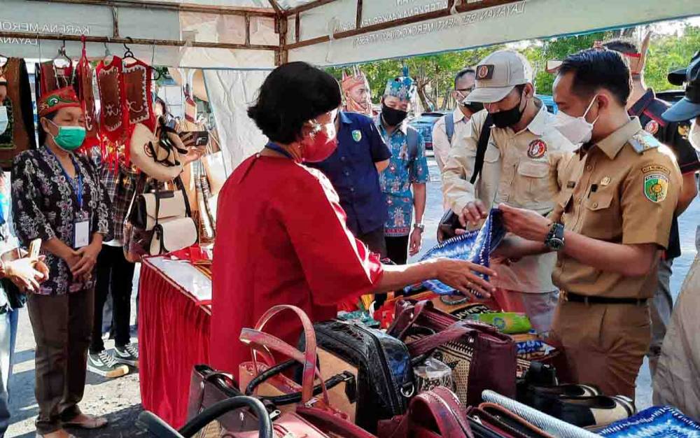Pameran UMKM di Halaman Gedung Palampang Tarung Palangka Raya