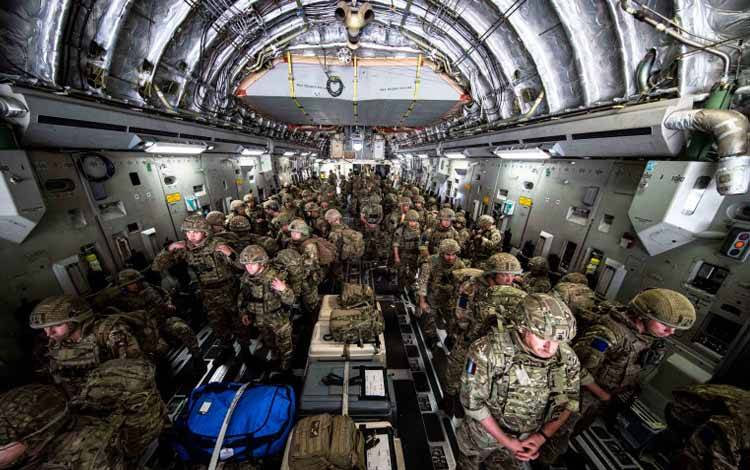 Inggris Evakuasi Lebih dari 13.000 Orang dari Afghanistan