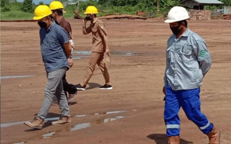 Ketua Komisi IV DPRD Kotawaringin Timur, M Kurniawan Anwar saat sidak di kawasan pelabuhan di Kabupaten Kotawaringin Timur.
