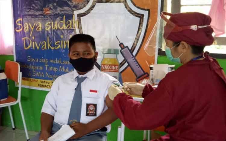 Ketua DPRD Gunung Mas Apresiasi Pelajar Ikuti Vaksinasi