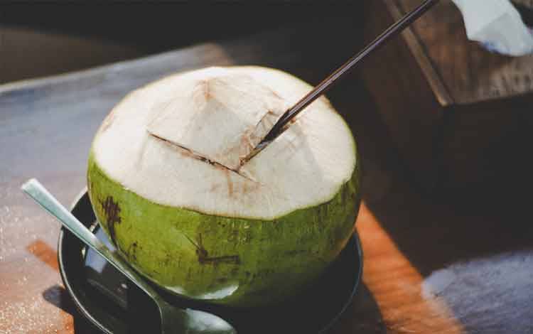 Air Kelapa Baik untuk Tubuh Asal Tidak Diminum Berlebihan