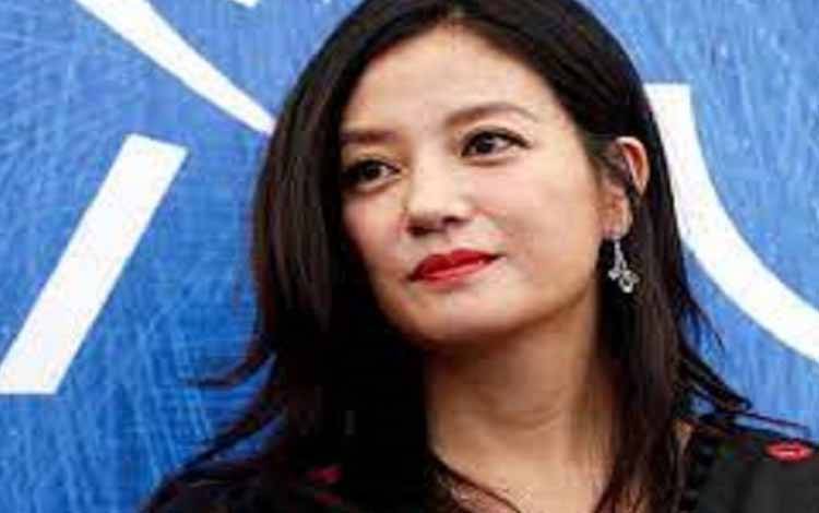 Nama Aktris Miliarder China Zhao Wei Hilang dari Peredaran