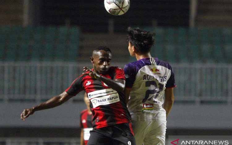 2 Gol Pemain Baru Bawa Persita Tundukkan Persipura 2-1