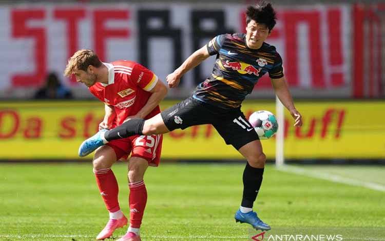 Wolverhampton Selangkah Lagi Dapatkan Hwang Hee-chan dari Leipzig