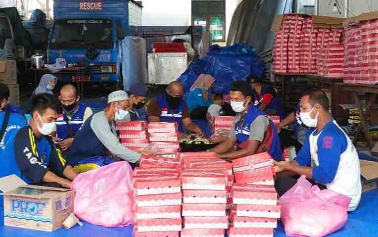 Salurkan Ratusan Makanan Sehari untuk Pasien Isolasi Terpusat